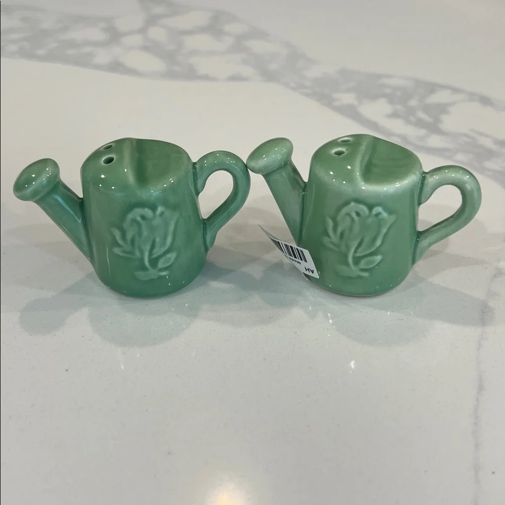 Cute. Mini Salt and pepper shakers.